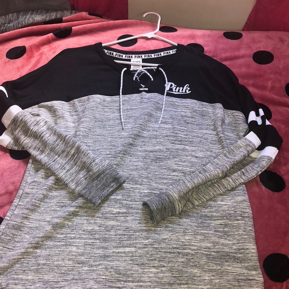 Victoria’s Secret pink crew neck 💕💕💕